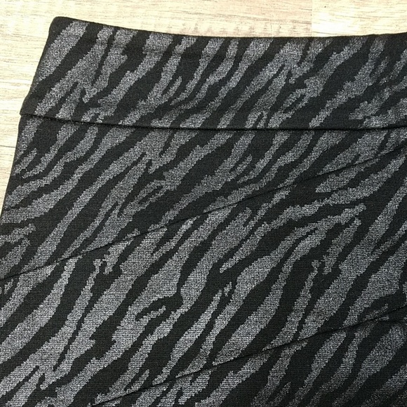*NWT* Express Skirt - Picture 2 of 8
